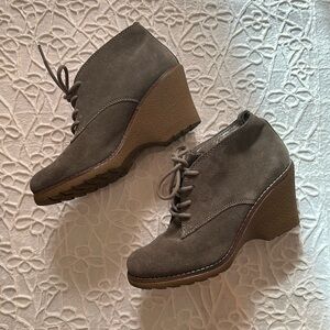 WHITE MOUNTAIN WEDGE LACE-UP ANKLE BOOTS